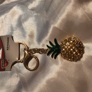 🎀Pineapple 🍍 Keychain NWT🎀